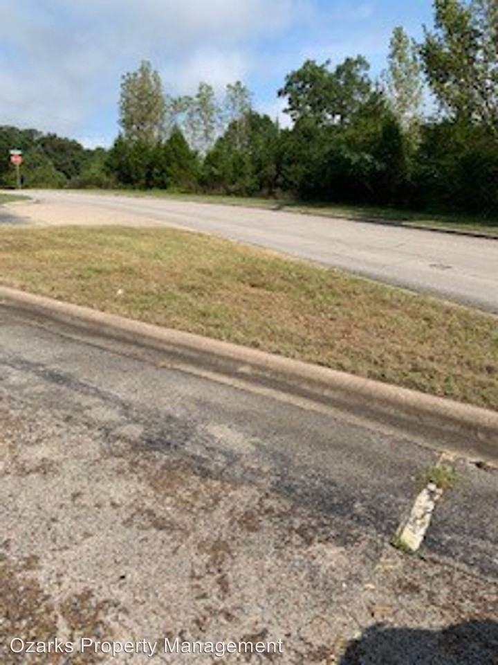 1031 MAIN STREET - Photo 2 of 10