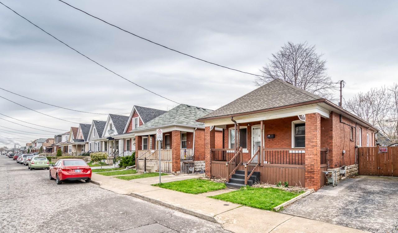 62 Crosthwaite Ave N, Hamilton, ON L8H 4V2 2 Bedroom House for Rent for