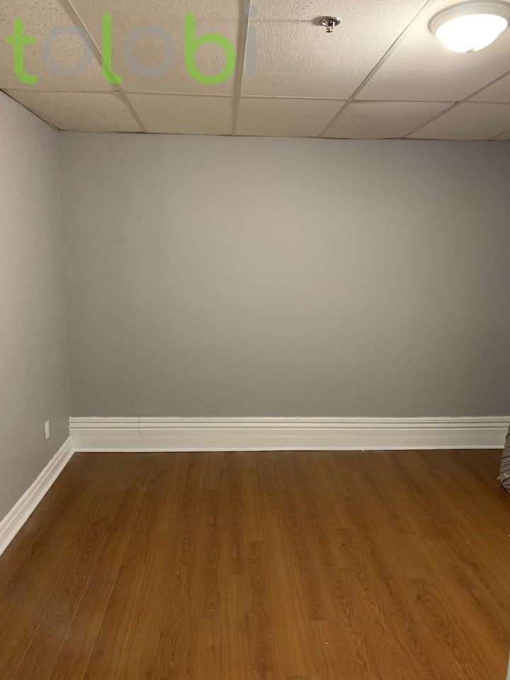 318 Spadina Ave - Photo 2 of 4