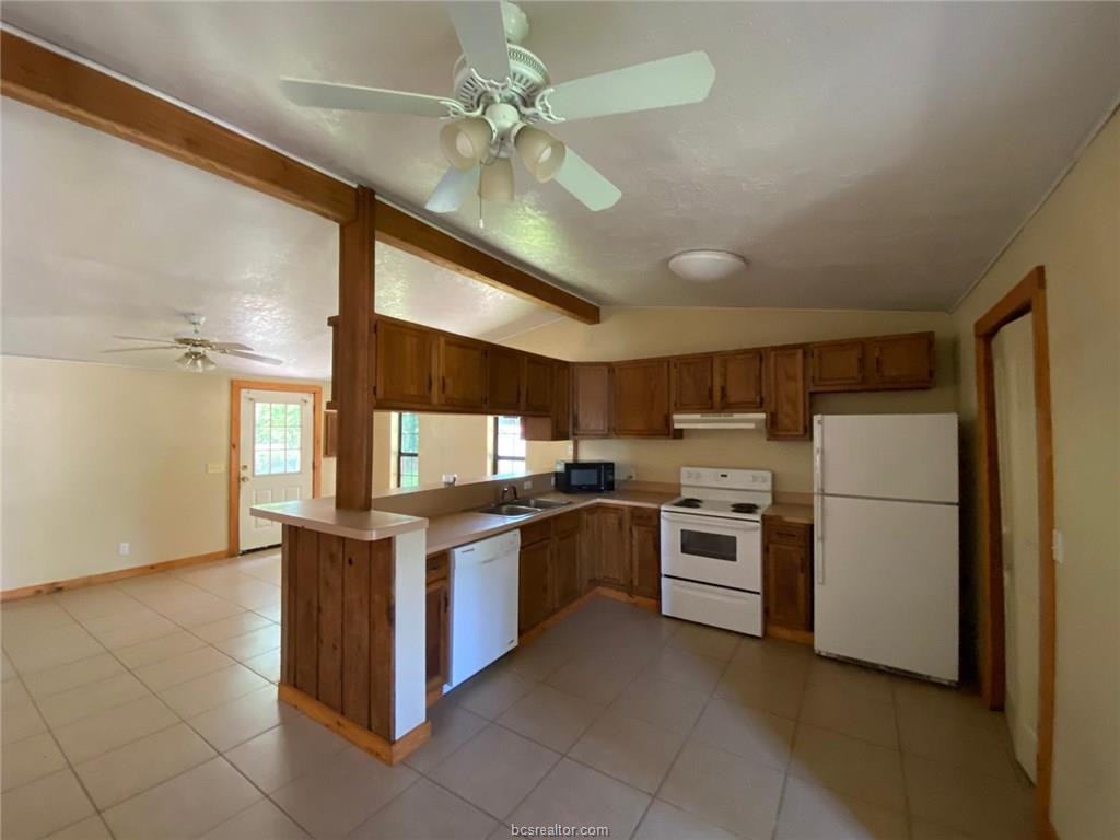 909 Westview Circle - Photo 3 of 9