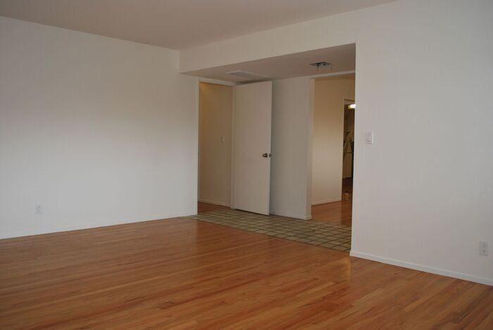 514 Inverness Way - Photo 3 of 34