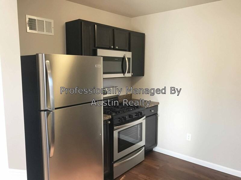 1108 Irvington Ct - Photo 3 of 8