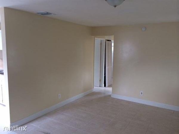2344 Robin Rd - Photo 2 of 9