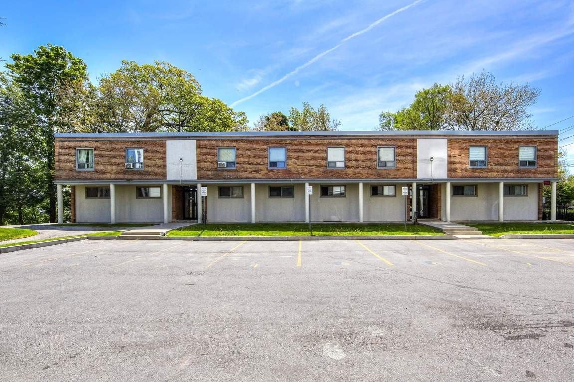 Park Terrace Walkups - Photo 2 of 21