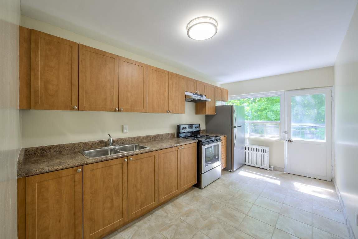 Park Terrace Walkups - Photo 3 of 21