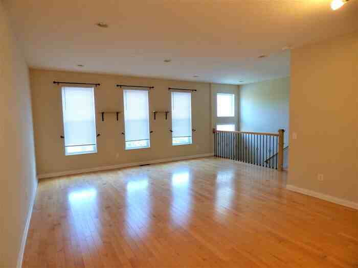 2845 Acarie Dr Columbus Oh 43219-6198 - Photo 2 of 10