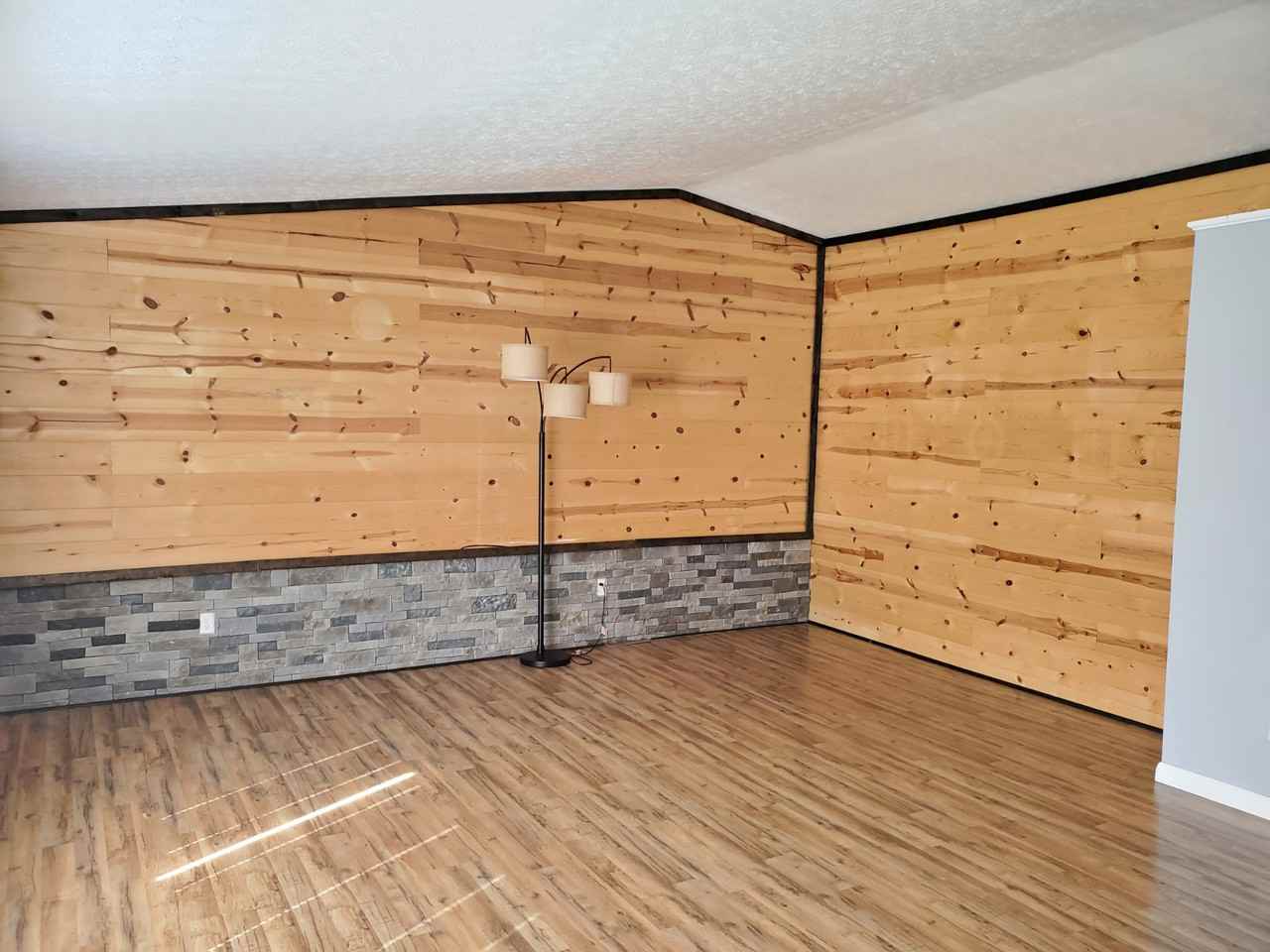 8923 Shoemaker Ave Nw - Photo 3 of 18