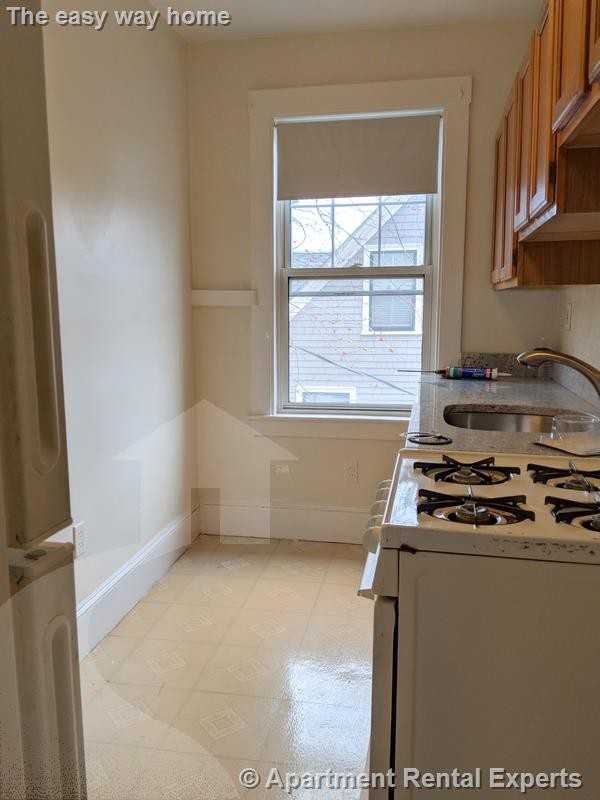 157 Summer St #5R - Photo 2 of 9