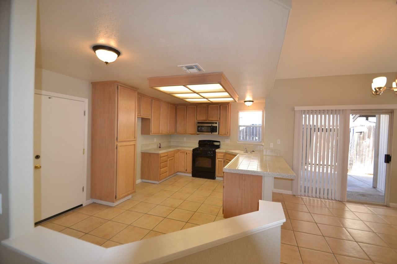 178 Pinedale Ave - Photo 2 of 10
