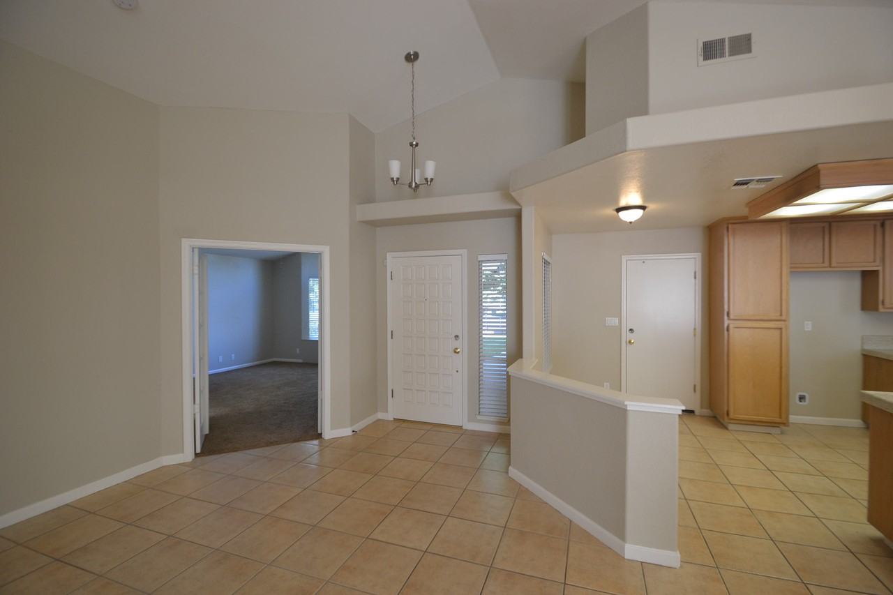 178 Pinedale Ave - Photo 3 of 10