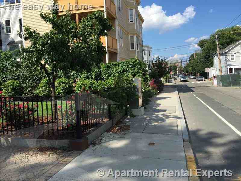 240 Sidney St - Photo 3 of 18