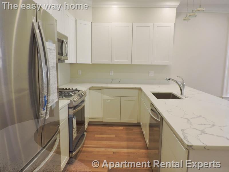 472 Green St #1 - Photo 3 of 16