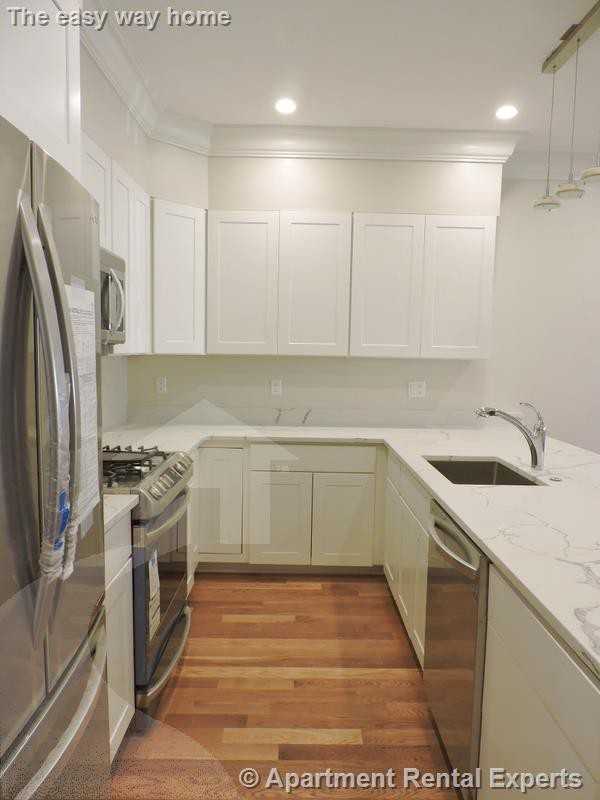 472 Green St #1 - Photo 4 of 16
