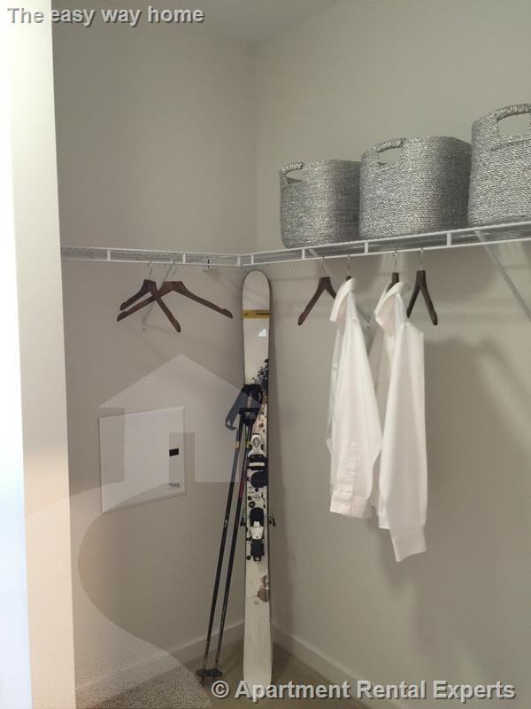 240 Sidney St - Photo 7 of 17