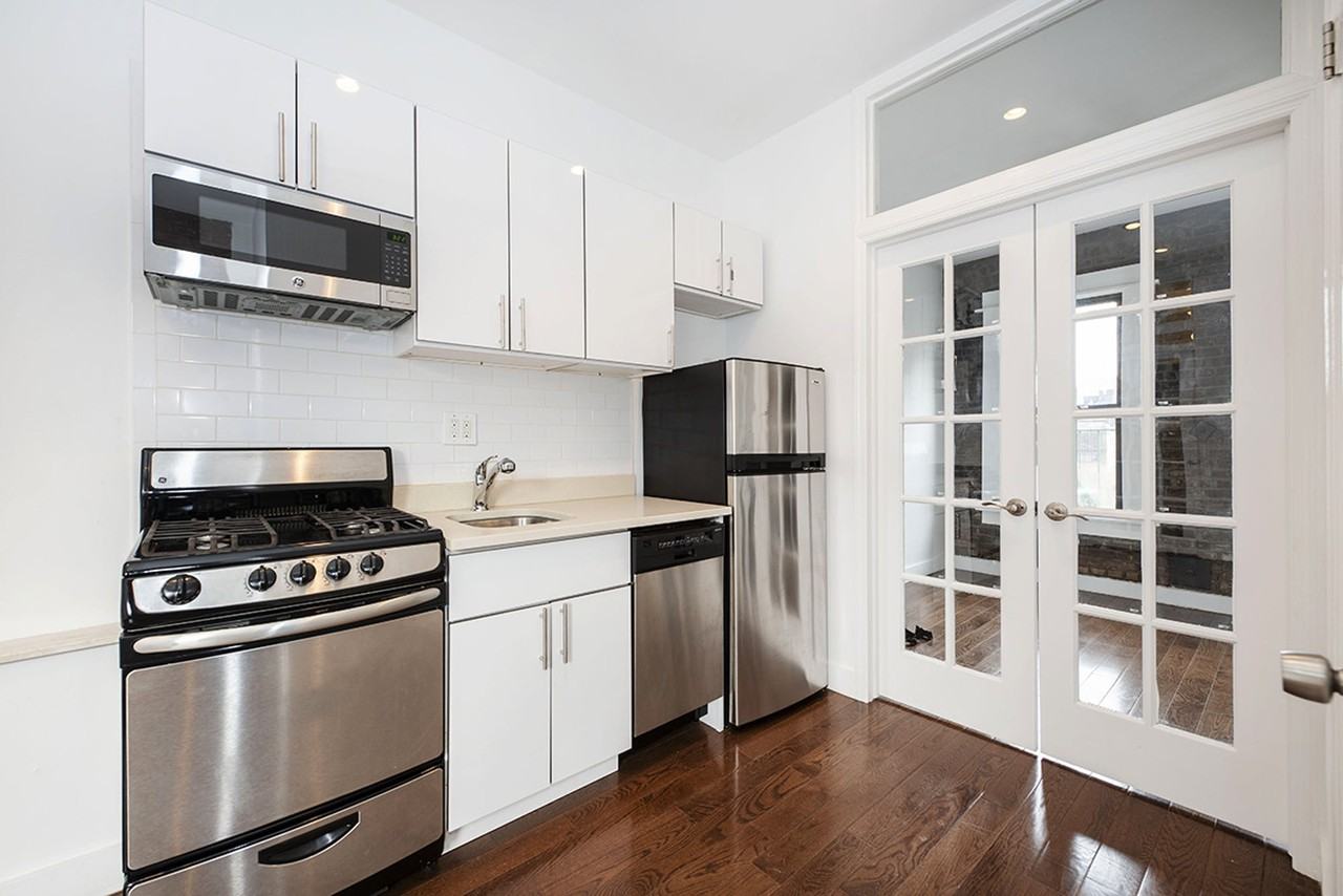 400 Grand St #16 - Photo 3 of 5