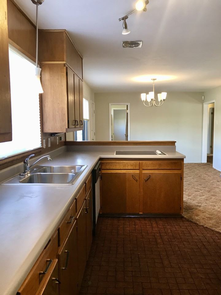 1029 Chestnut Drive - Photo 2 of 9