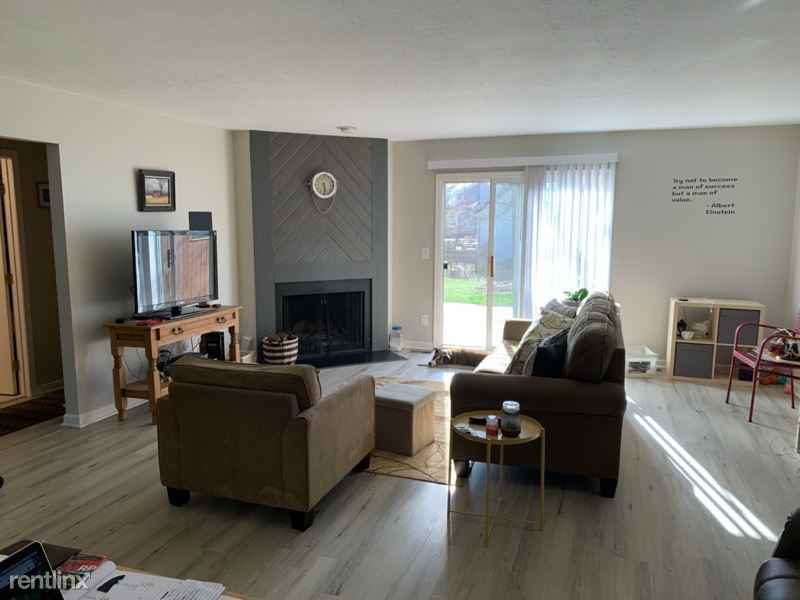 1297 Gatwick Ct - Photo 3 of 15