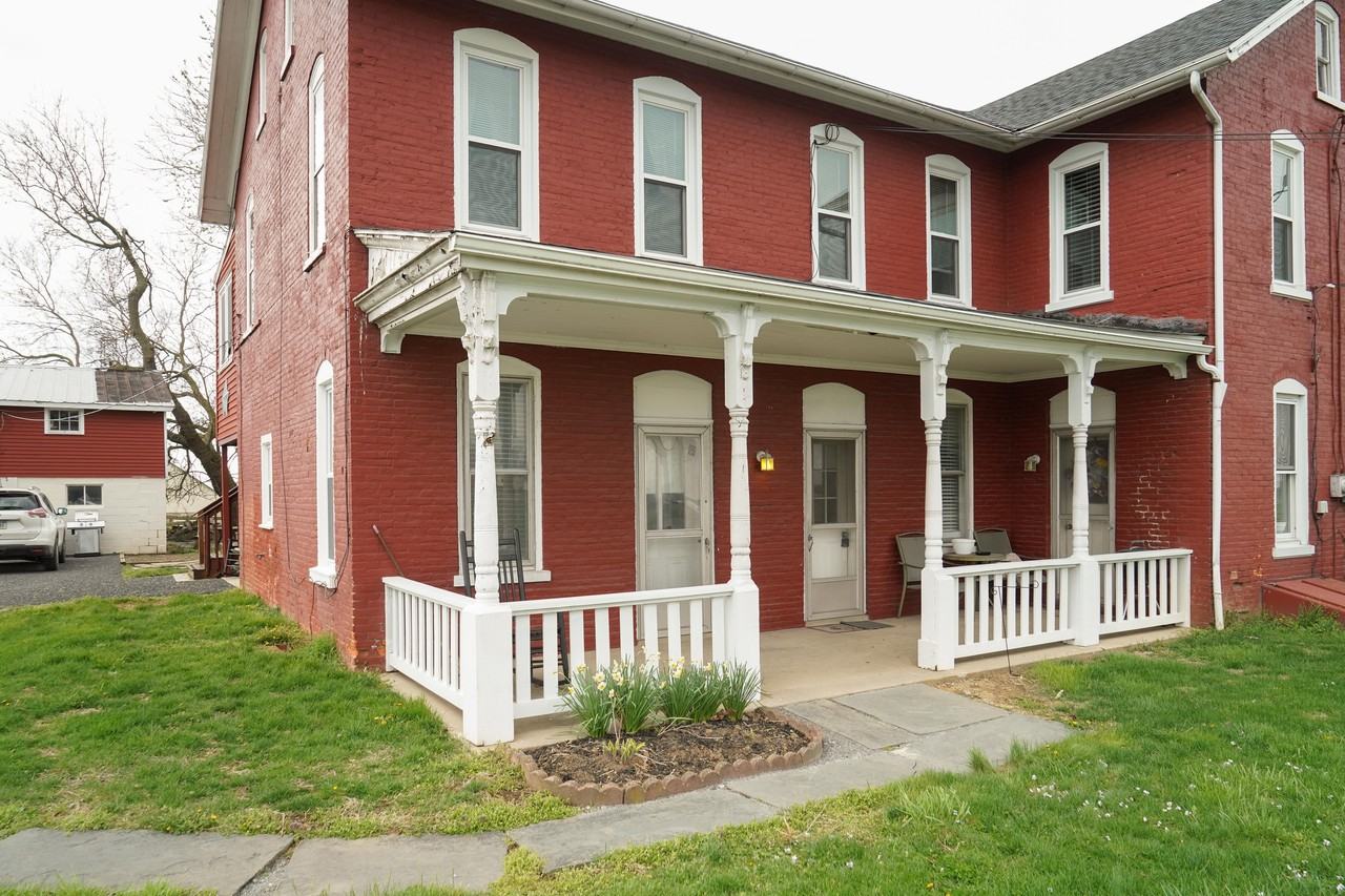 448 E Main St