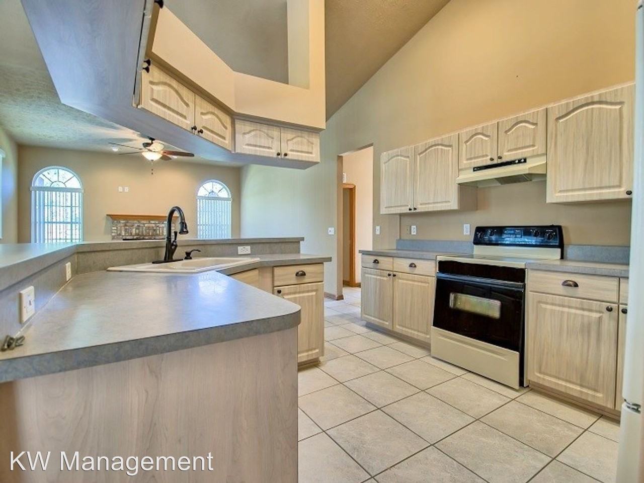 5861 Nw 96th Ln - Photo 3 of 6