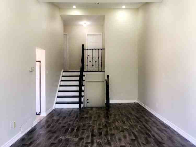 125 Kingsview Boulevard - Photo 3 of 8