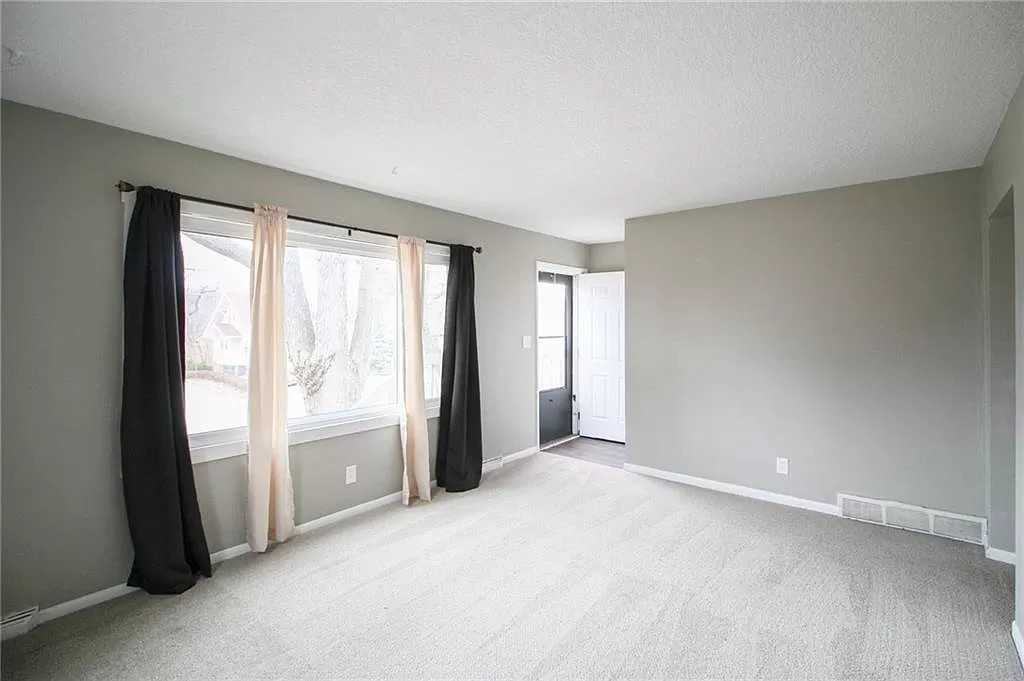 3301 8th St - Photo 3 of 18