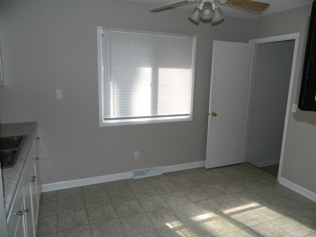 4200 Se 10th St - Photo 3 of 19