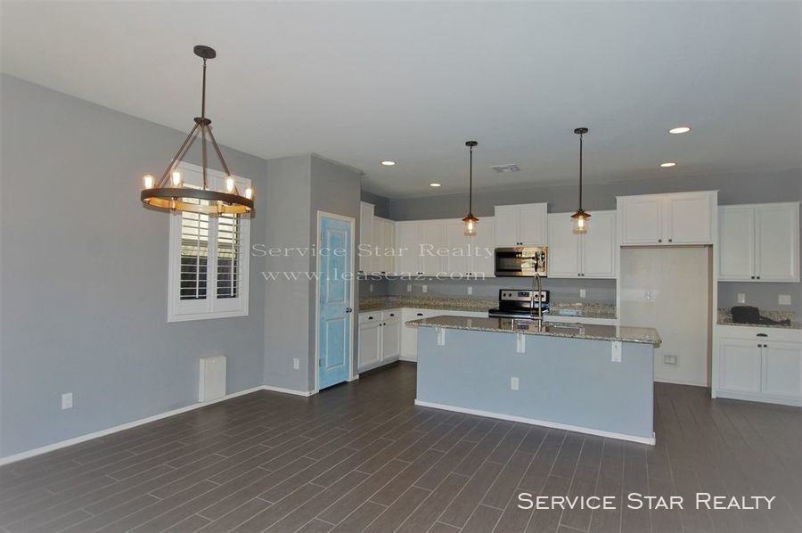 1289 N 166th Ave - Photo 3 of 18