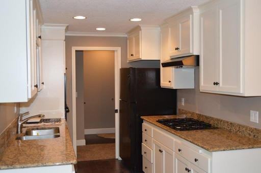 8931 SW Fairview Pl - Photo 2 of 10