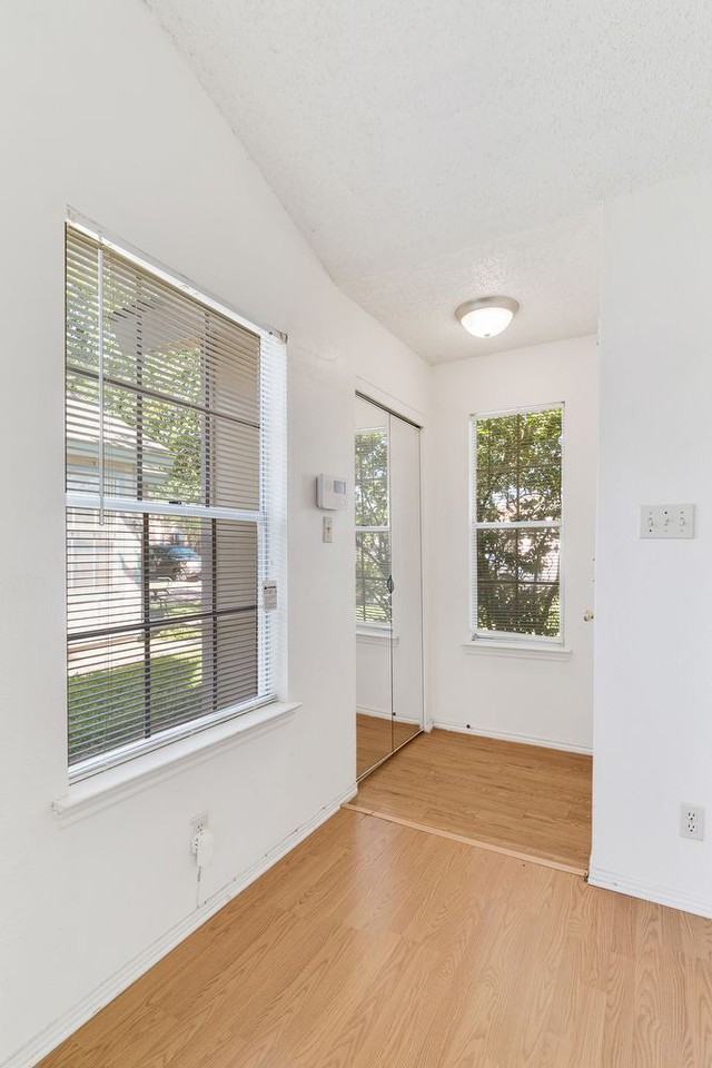 7020 Elmbank - Photo 3 of 9