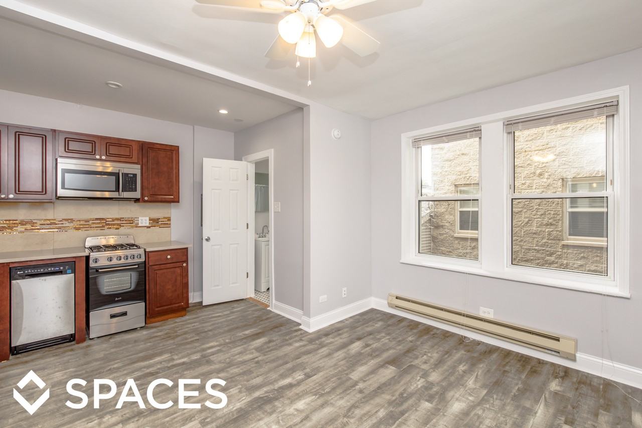 4070 N Kenmore - Photo 2 of 46