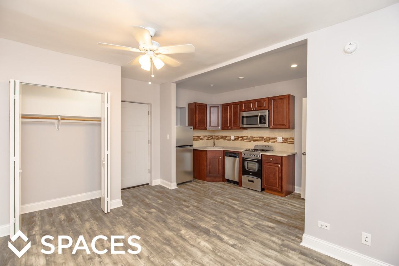 4070 N Kenmore - Photo 3 of 46