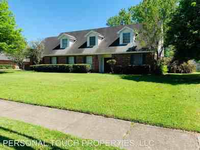 866 West Lakeview Dr, Oak Hills Place, LA 70810 4 Bedroom House for