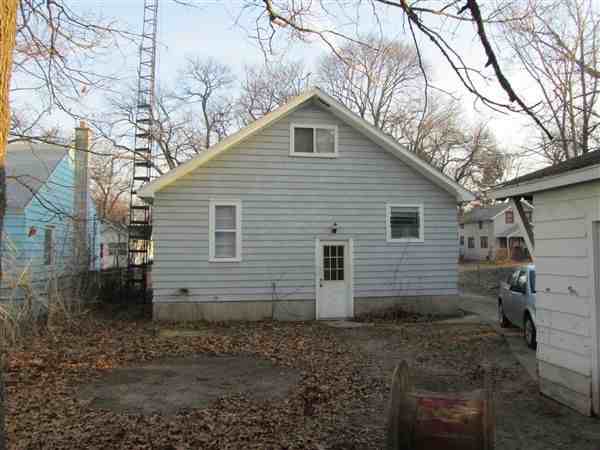 1534 Matilda St NE - Photo 2 of 8