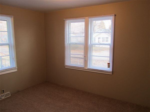 1534 Matilda St NE - Photo 3 of 8