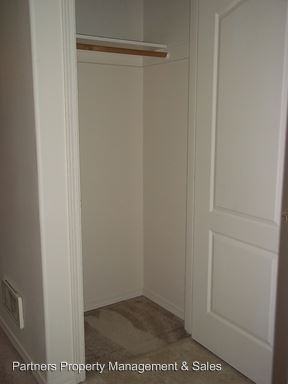 2561 NW Cedar Ave - Photo 2 of 4