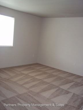 2561 NW Cedar Ave - Photo 3 of 4