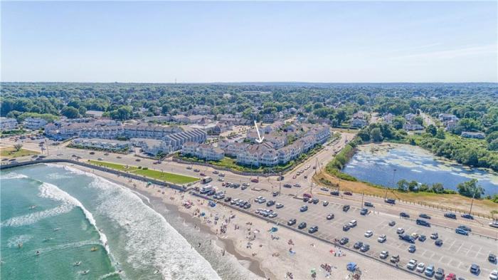 20 Narragansett Avenue - Photo 2 of 24