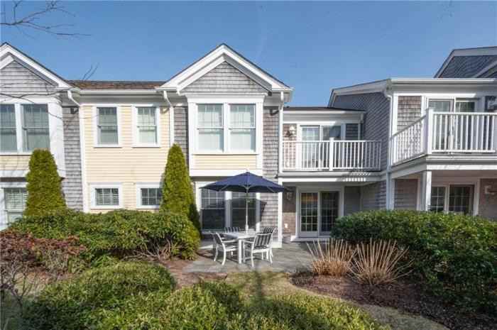 20 Narragansett Avenue - Photo 3 of 24