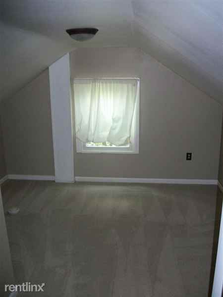 1605 Amsterdam Rd - Photo 3 of 9