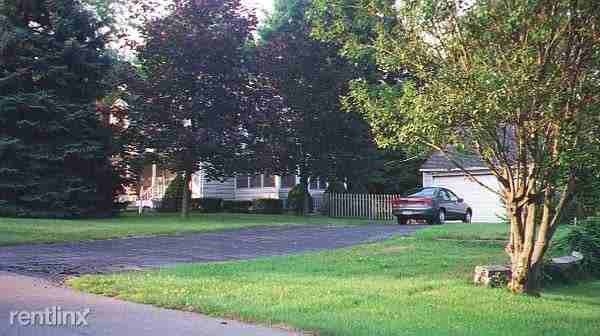 7715 Forest St - Photo 2 of 10