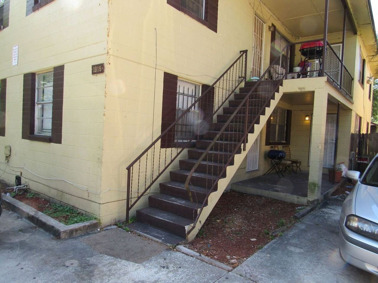 1816 W 14th Street - Photo 2 of 10