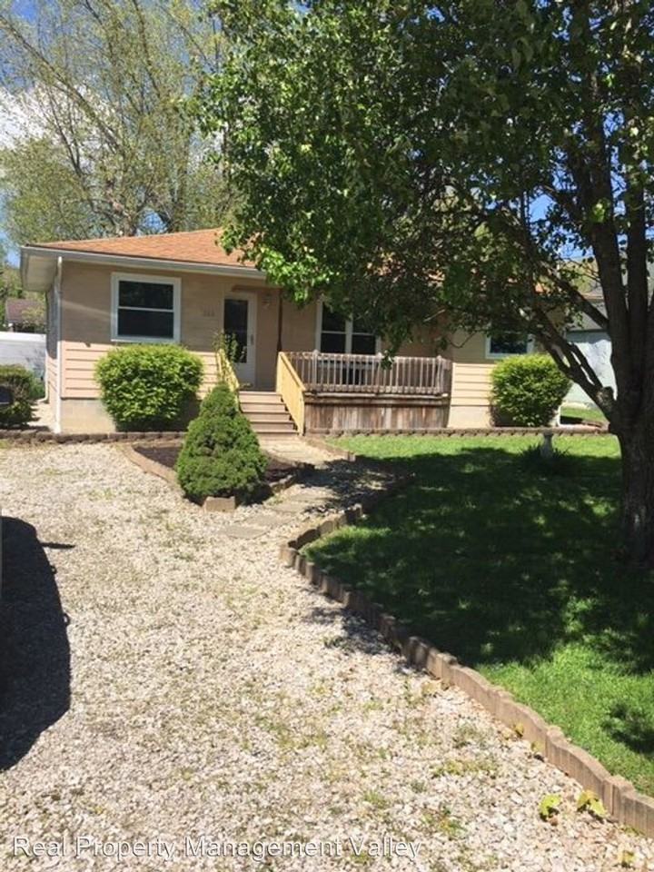 226 Eleanor Circle - Photo 2 of 14