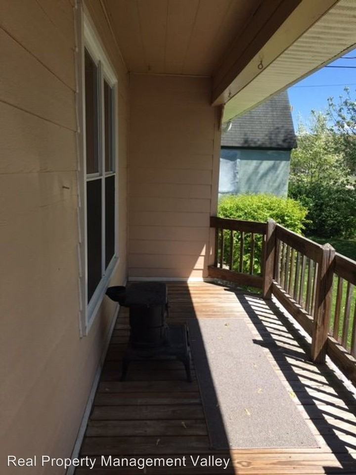 226 Eleanor Circle - Photo 3 of 14