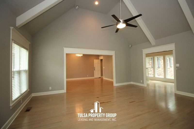 3031 S Rockford Rd - Photo 3 of 24