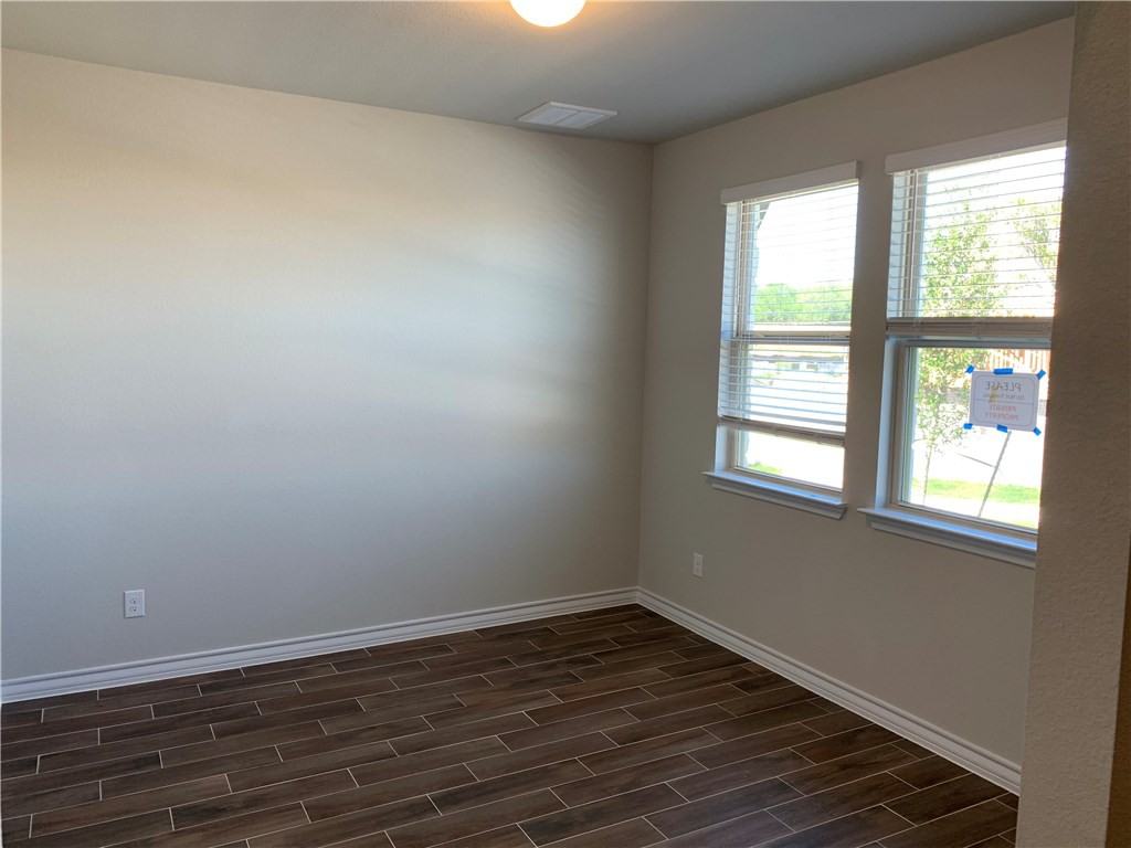225 Capstone Rd - Photo 3 of 31