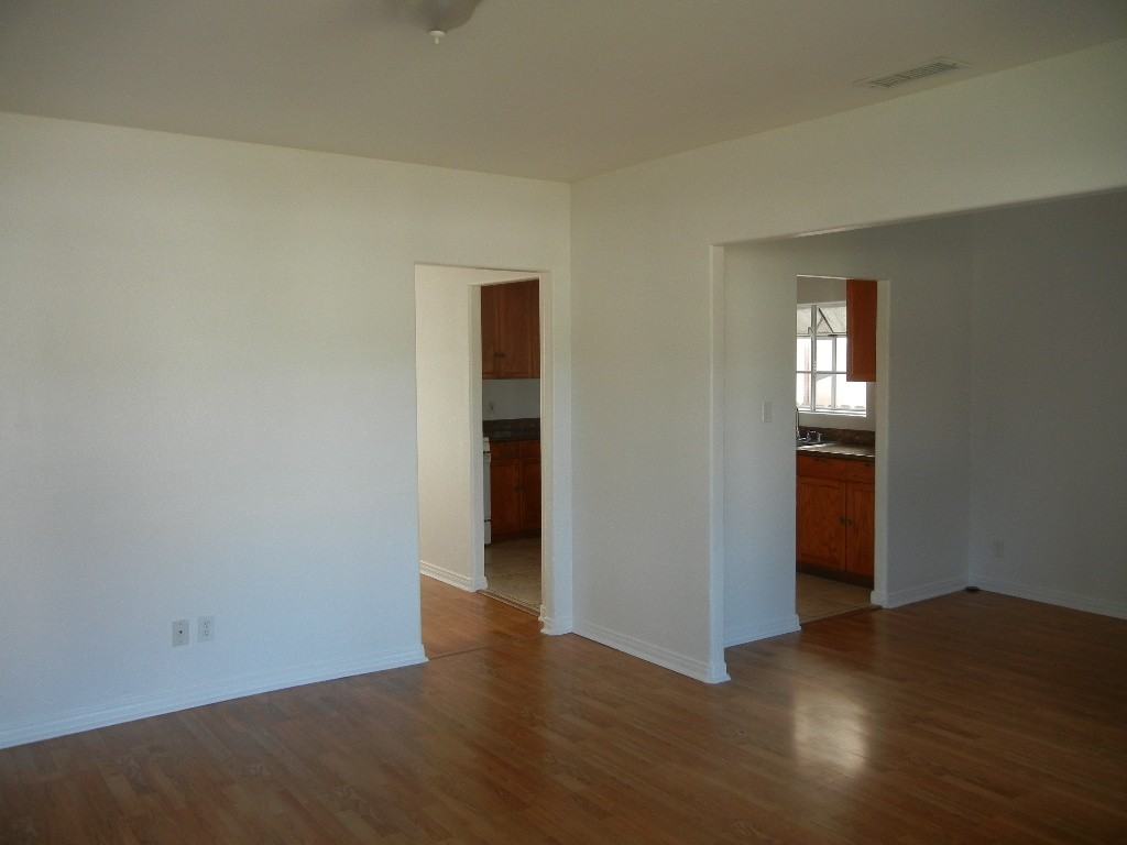 804 W 5th St - Photo 2 of 7