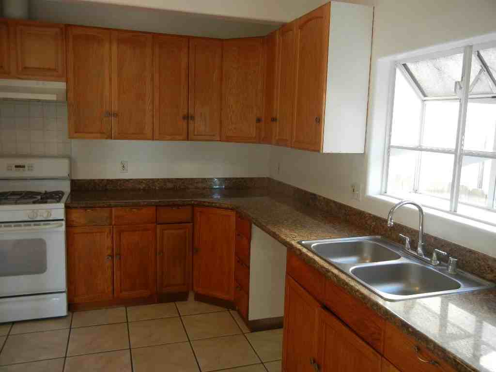 804 W 5th St - Photo 3 of 7