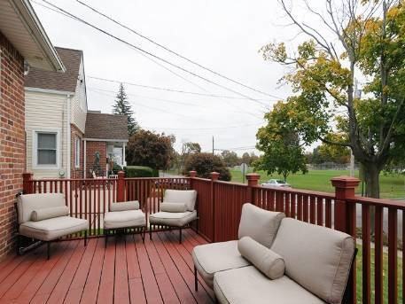 137 Moore St - Photo 2 of 9