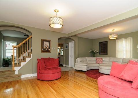 137 Moore St - Photo 3 of 9