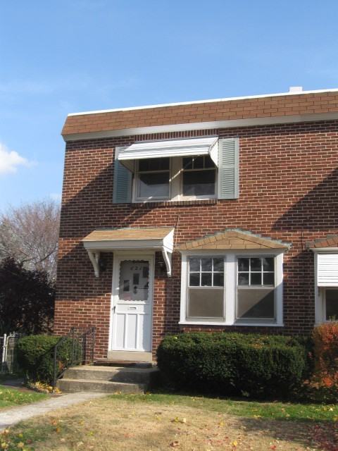 621 Norway St - Photo 2 of 15